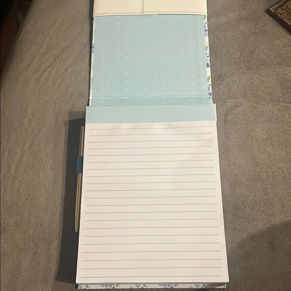 Floral Notepad with Pen 150 sheets blue and white hydrangeas - Picture 9 of 16